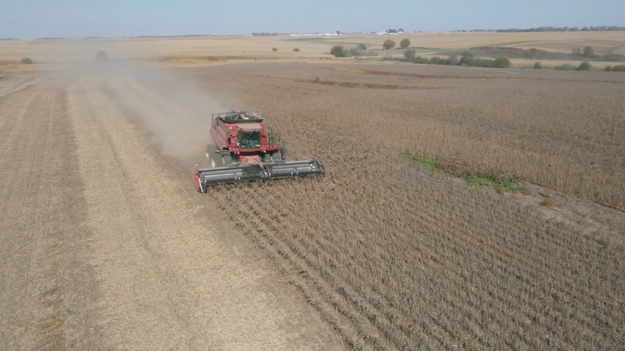 Neighbors and Farmers Harvest 300 Acres for Injured Iowa Farmer