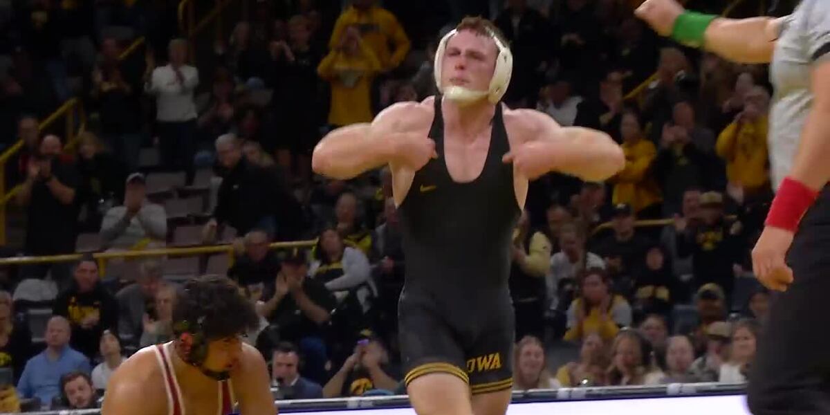 Iowa middle and heavyweights shine, Hawkeyes take down Stanford 32-9 Iowa middle and heavyweights shine, Hawkeyes take down Stanford 32-9