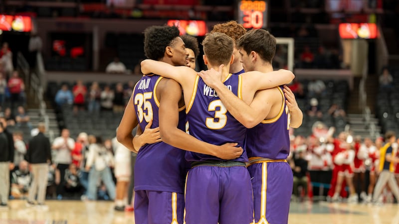 UNI huddles during its game against Illinois State.