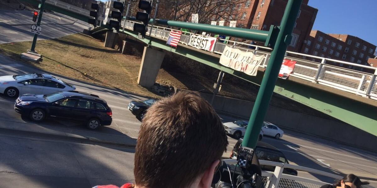 Anti-DAPL protestors take over Iowa City pedestrian bridge