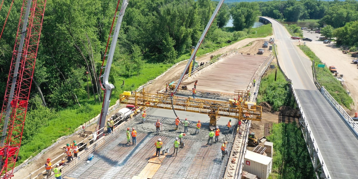Construction crews make major progress on Mississippi River Bridge