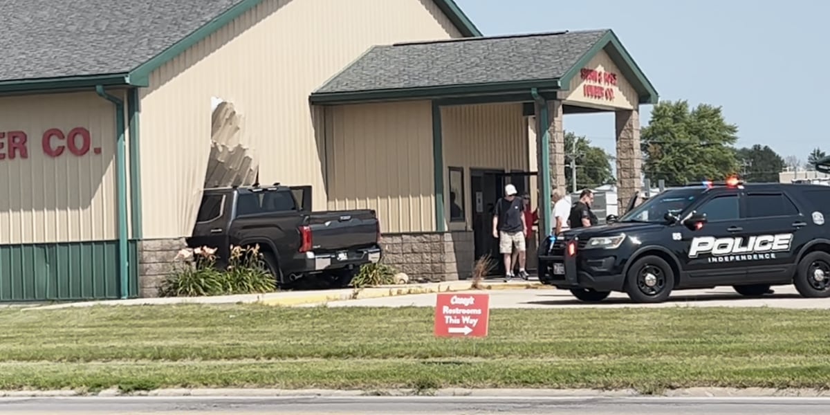 Truck crashes into business along RAGBRAI route in Independence