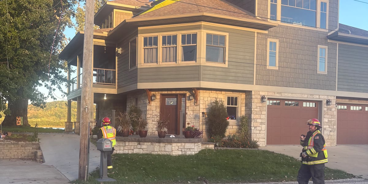 Ultralight aircraft crashes into home on Abel Island, one injured