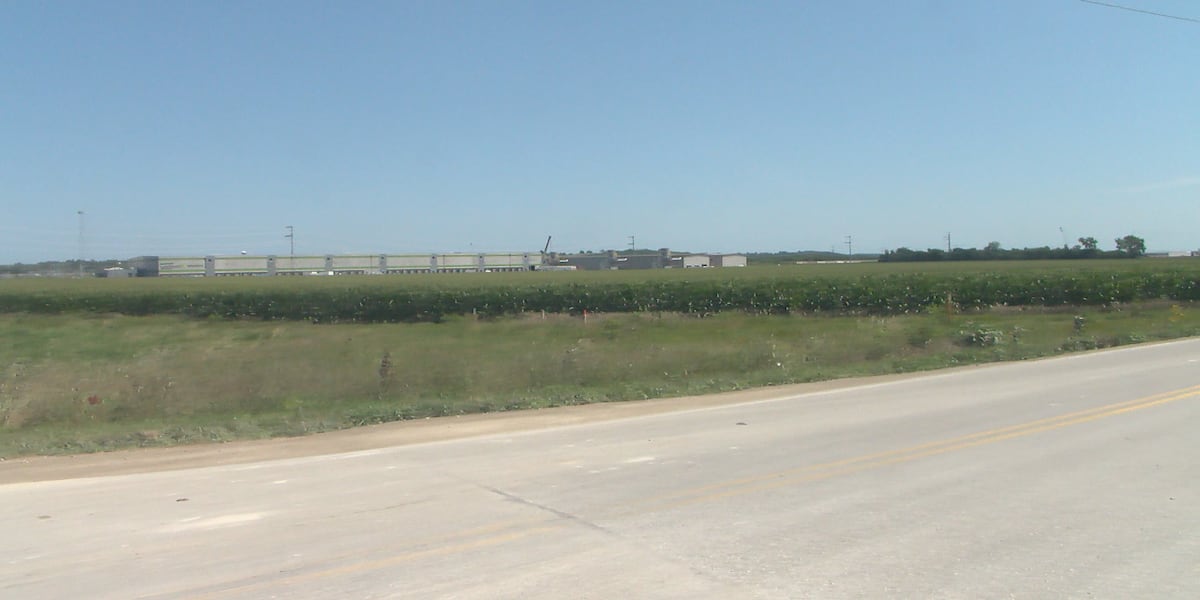 Eastern Iowa Airport leaders voice concerns over possible utility plant near runways Eastern Iowa Airport leaders voice concerns over possible utility plant near runways