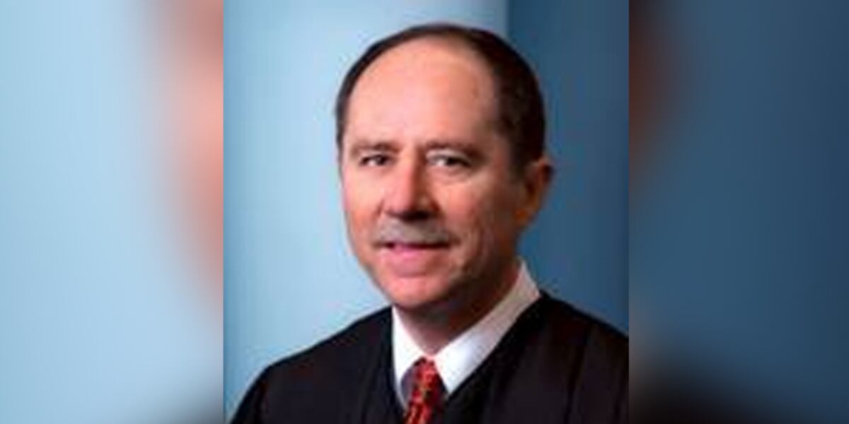Former Iowa Supreme Court justice Daryl Hecht dies at age 66