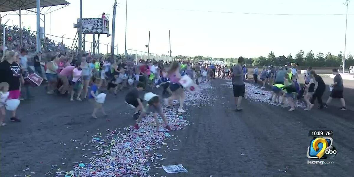 Benton County Speedway hosts world’s largest candy dash