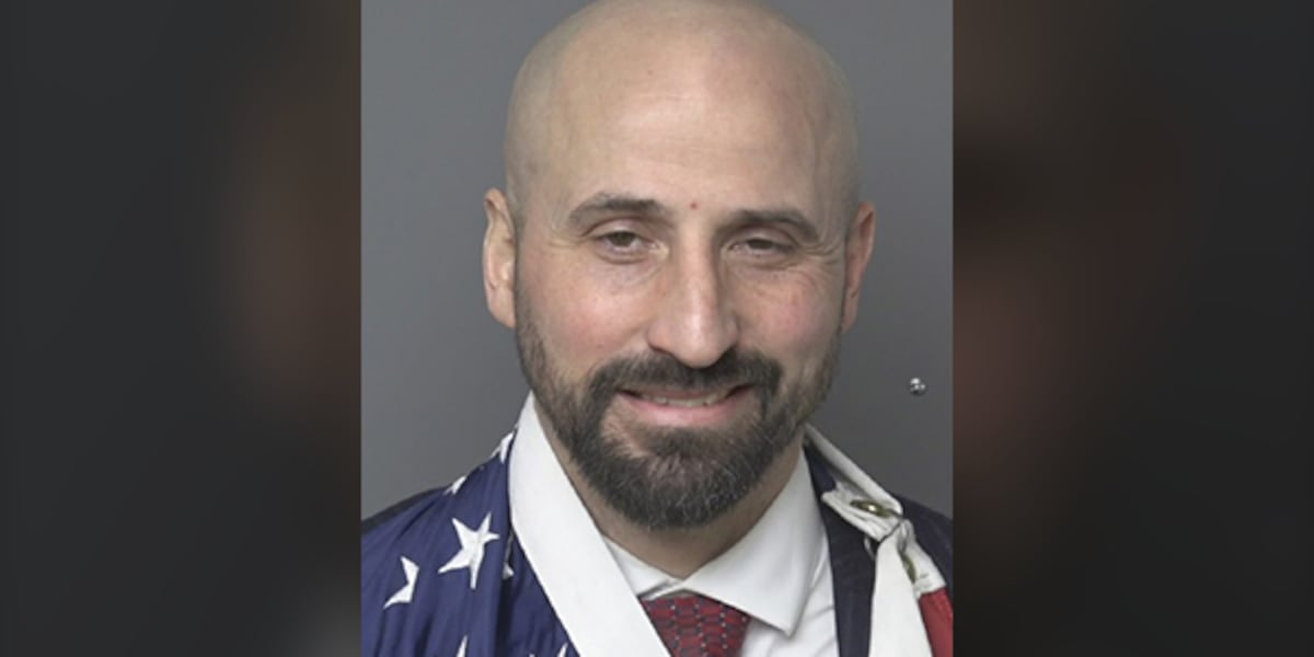 Dubuque man arrested after attempting to enter city council meeting w loaded gun