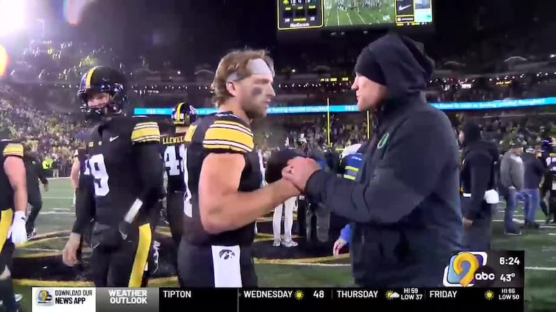 Iowa prepares for cross-country trip to USC after tight Oregon loss